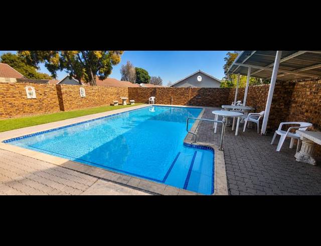 3 BEDROOM TOWNHOUSE FOR SALE IN DIE HOEWES